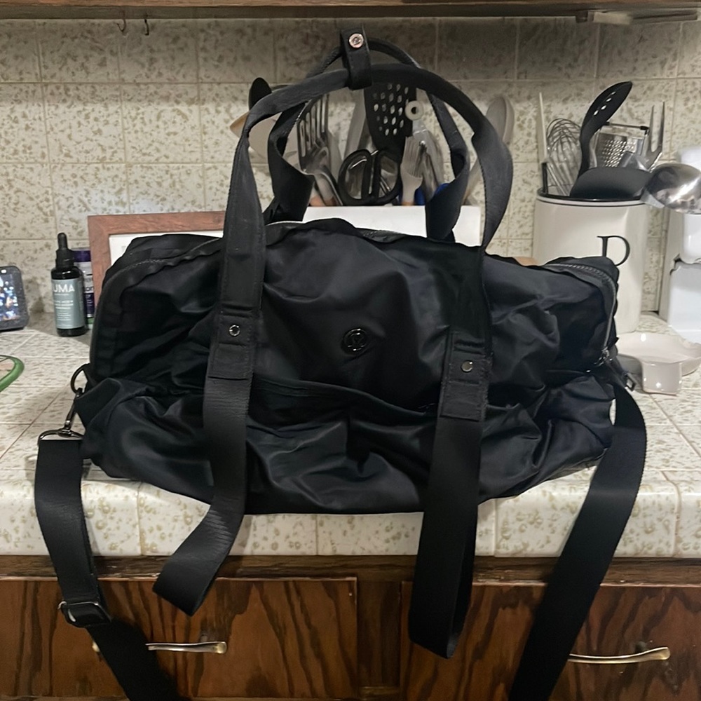 Lulu lemon duffel bag